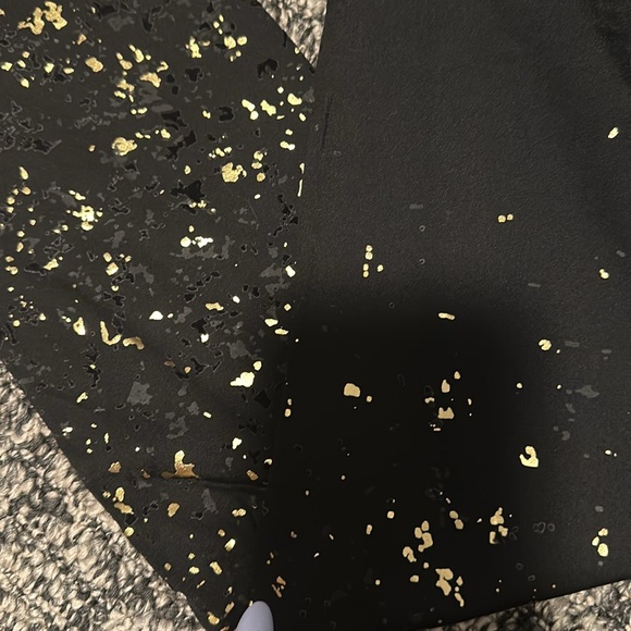 FUN LULULEMON LEGGINGS - Picture 2 of 3